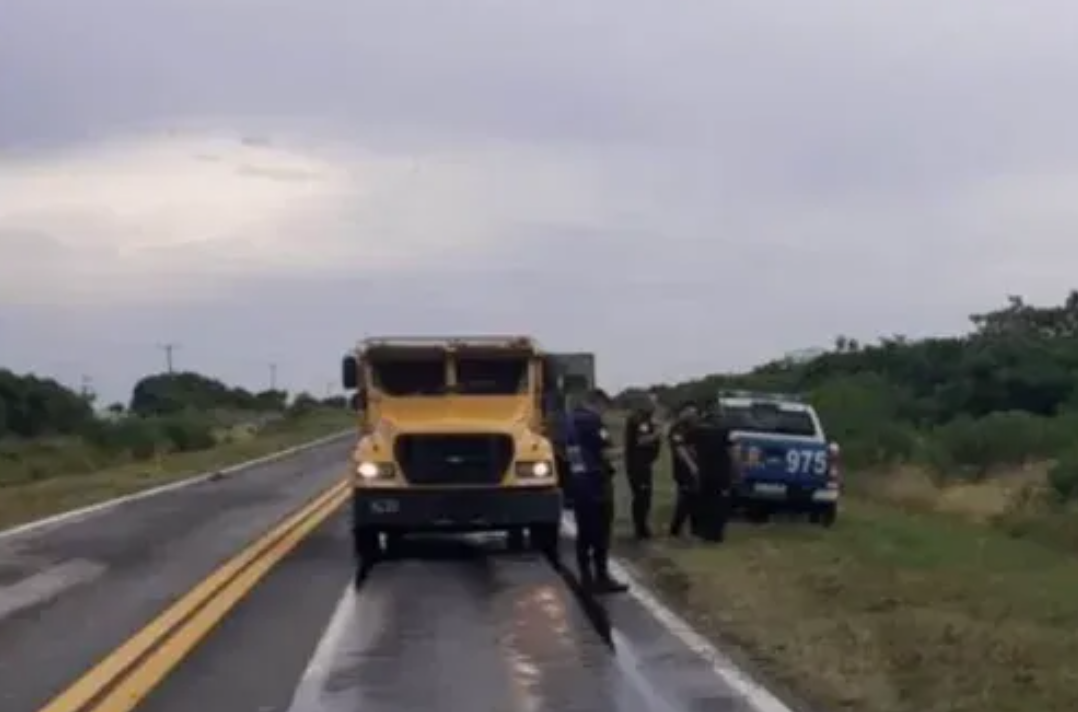 Camión de caudales circulaba por la Ruta 12, se le abrió la puerta y perdió dinero | Nacionales