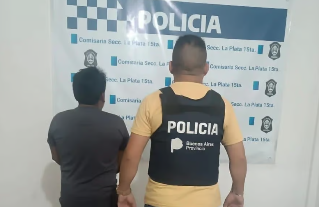 La Plata: nena de 2 años encontró un arma de su papá de y se disparó en el pecho | Policiales