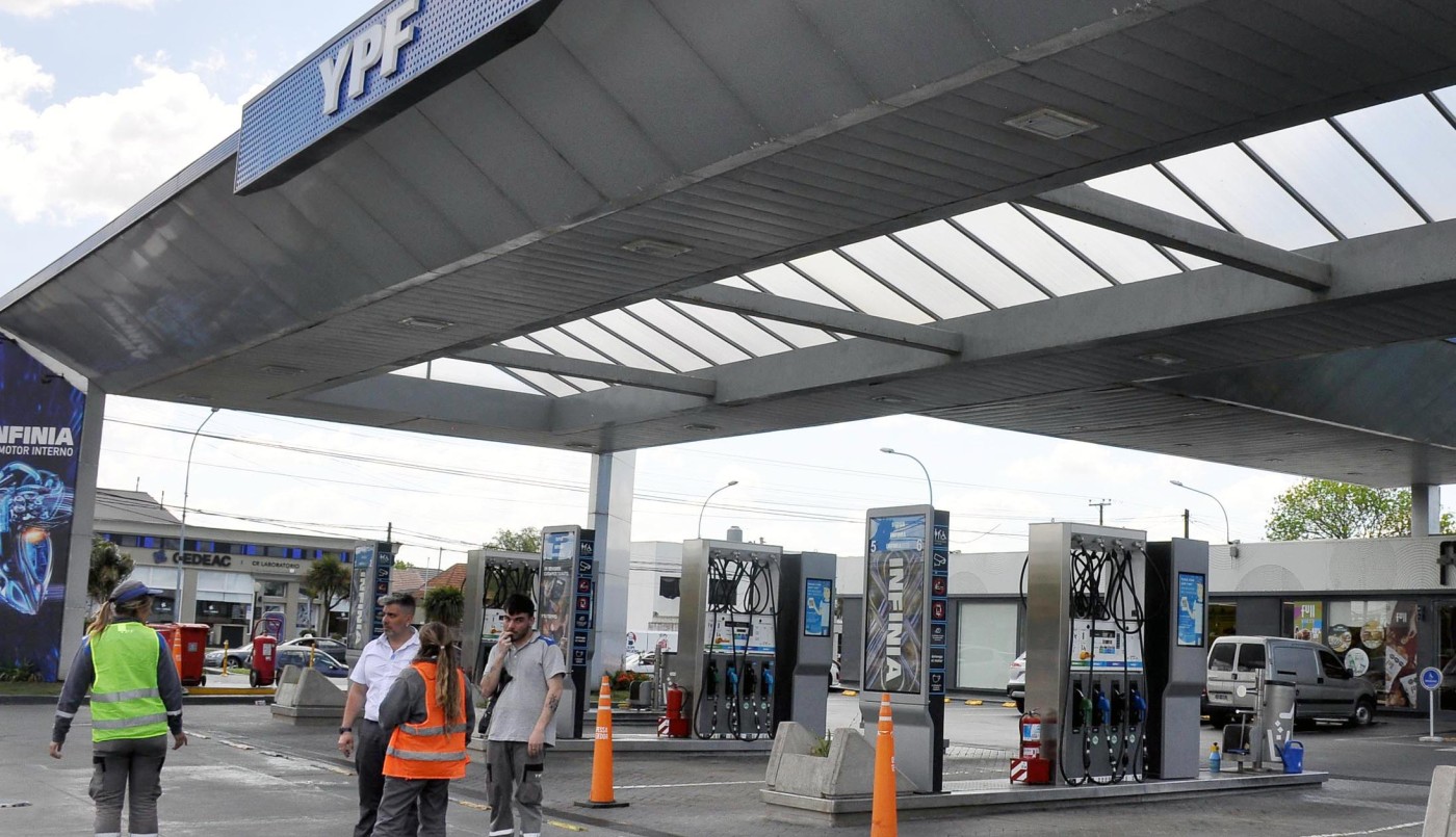YPF subió 25% promedio sus combustibles, muy por encima del resto de las petroleras | Nacionales