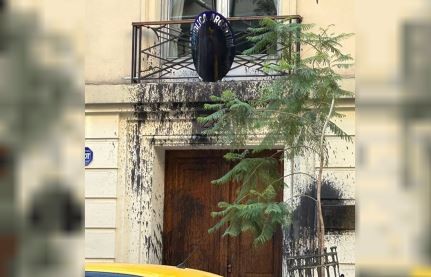 Vandalizaron la embajada argentina en Chile con pintadas contra Milei | Información General