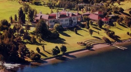 Lago Escondido: Sobreseyeron a jueces, exfuncionarios y empresarios por el viaje a la estancia de Joe Lewis en 2022 | Nacionales