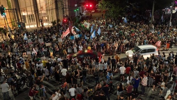 Convocan a un nuevo cacerolazo en Santa Fe contra las medidas de Milei | Noticias