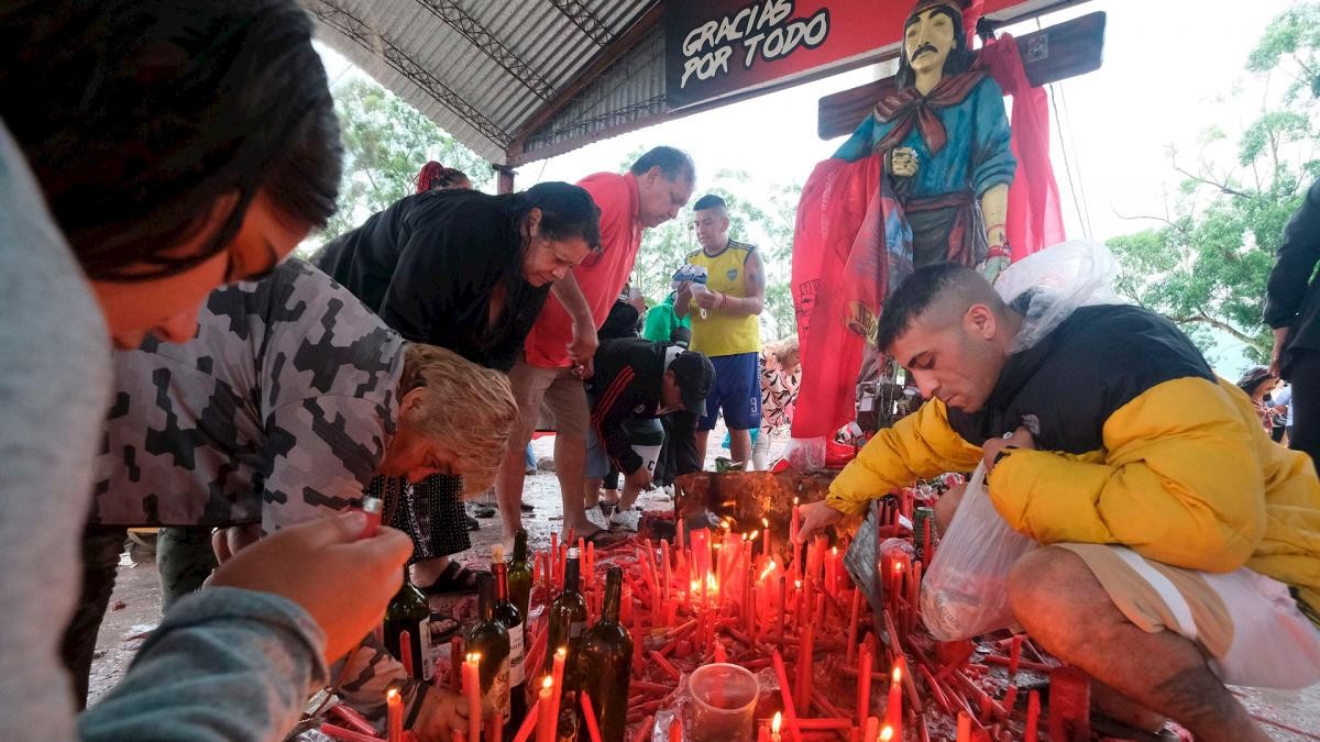 Bajo un diluvio, 350.000 fieles visitaron al Gauchito Gil en Mercedes | Nacionales