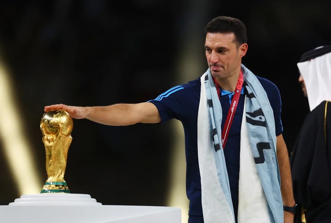 Scaloni le donó al Museo de la FIFA los planteos tácticos que realizó ante Francia en la final del Mundial | Deportes