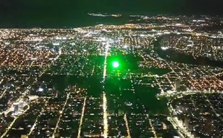 Apuntaron con un láser a un avión que estaba por aterrizar en Córdoba | Nacionales
