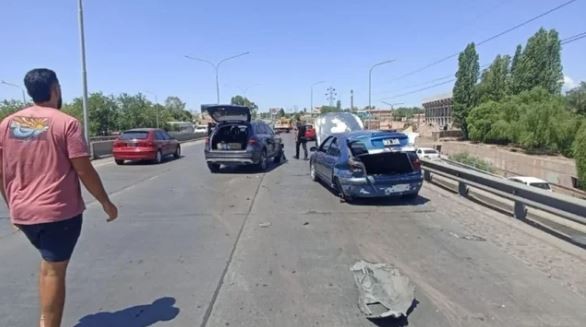 Un hombre murió cuando bajó a cambiar una rueda y fue atropellado por otro auto | Nacionales