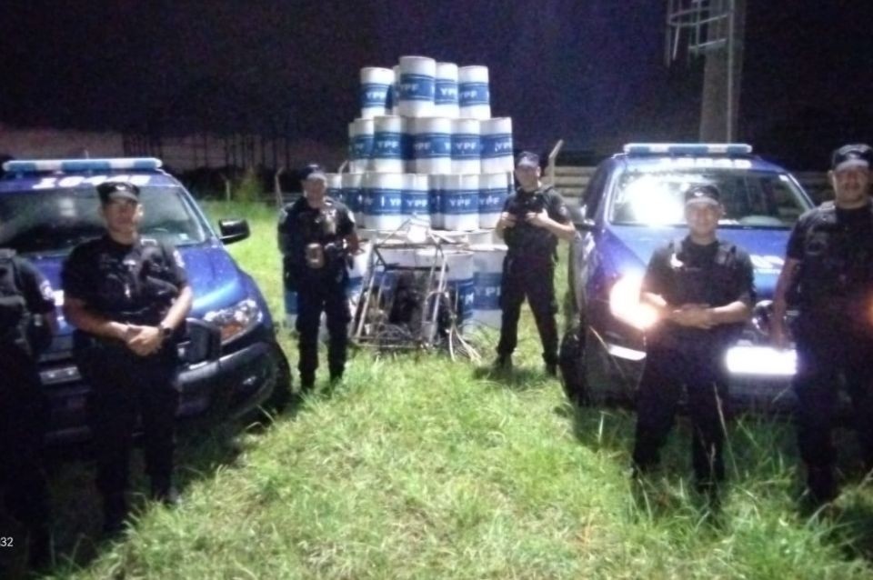 La policía recuperó ocho tachos de 200lts llenos de medidores de luz | Policiales