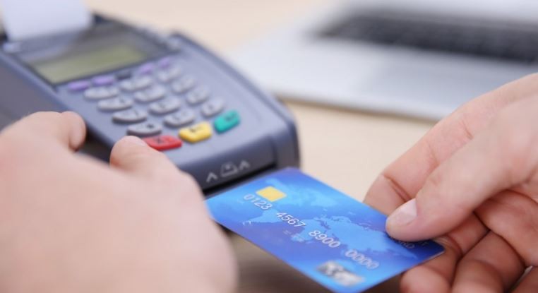 Las compras con tarjetas de crédito se desplomaron en enero | Información General