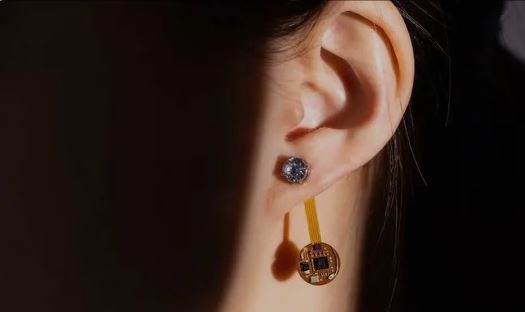 Desarrollan unos aros inteligentes que miden niveles de estrés en contacto con el lóbulo de la oreja | Tecnología