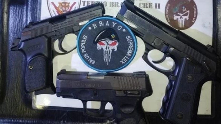 Rosario: cinco policías detenidos por “plantar” pistolas a un joven inocente | Noticias
