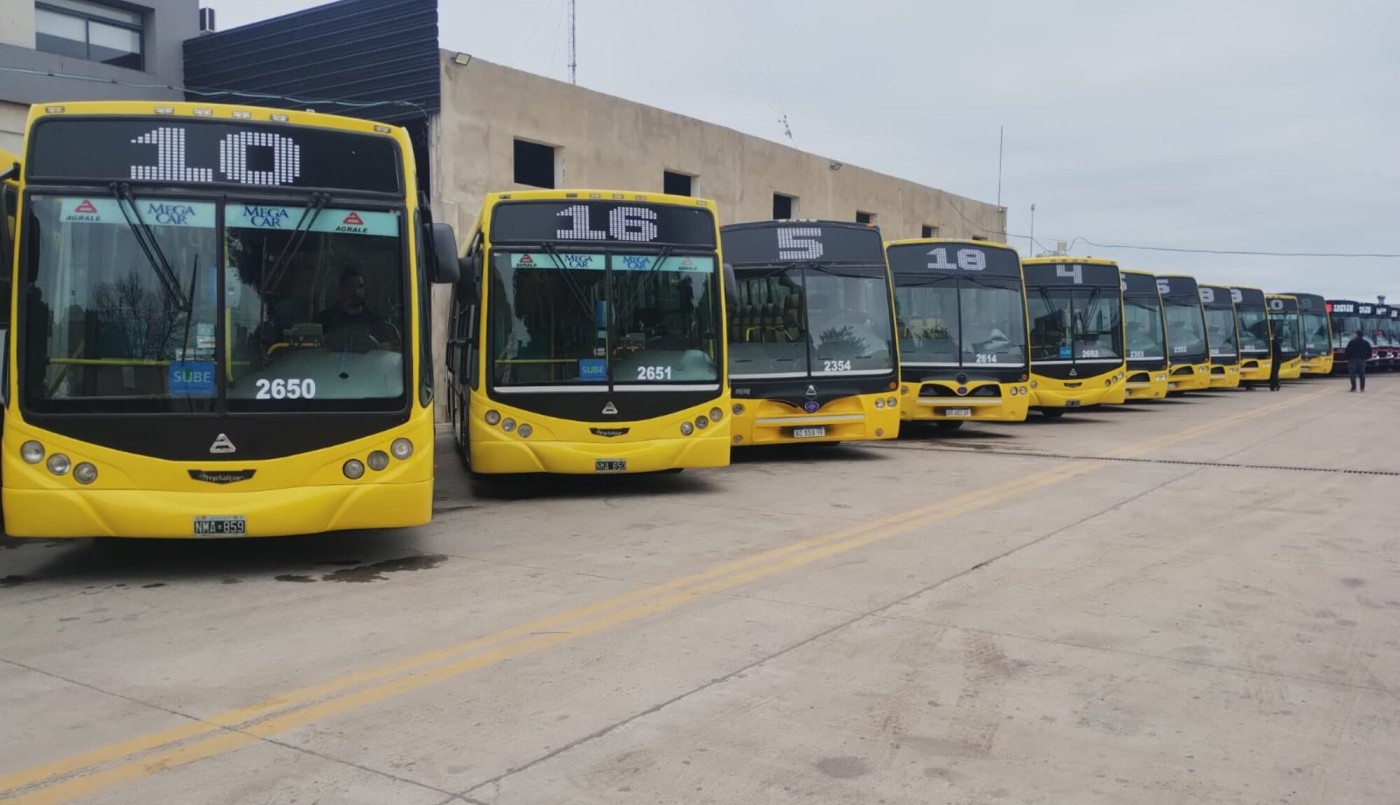 Continúa el paro de colectivos por tiempo indefinido en Santa Fe | Información General