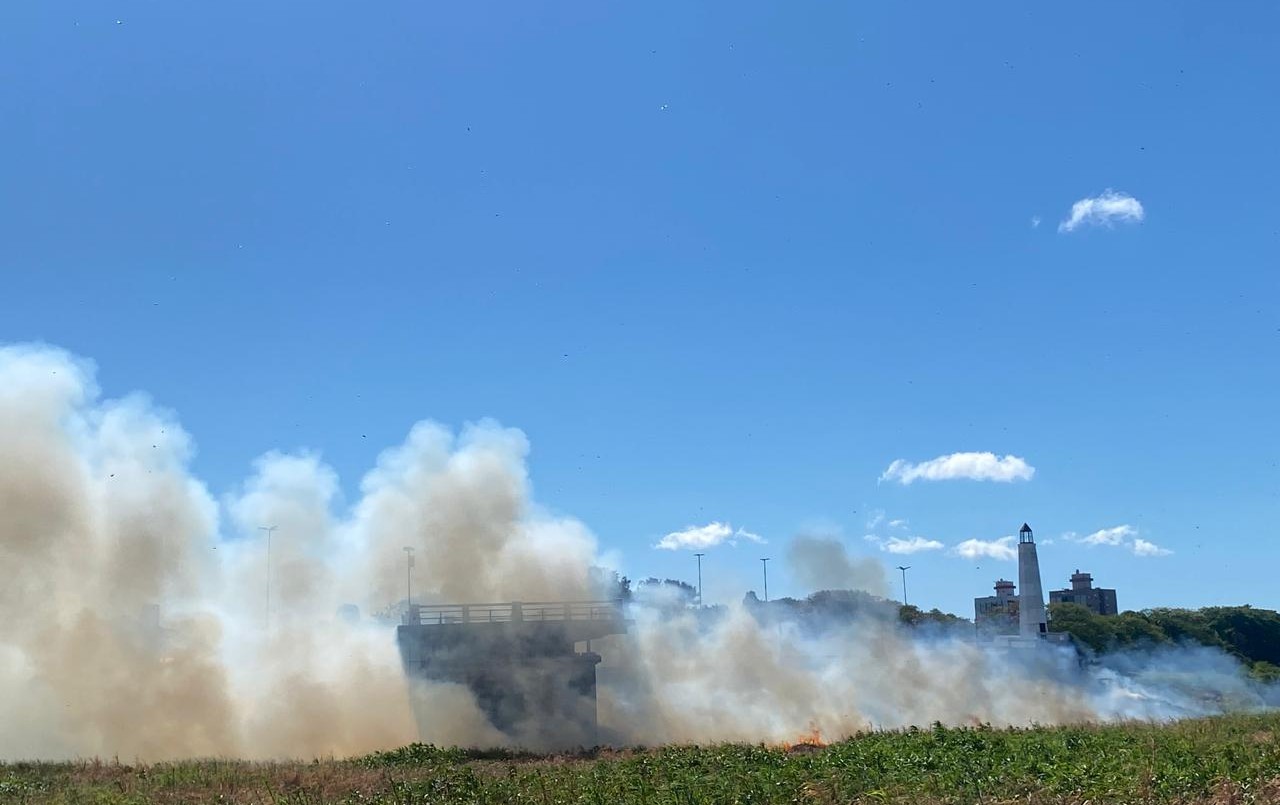 Columnas de humo en la tarde de domingo santafesina | Información General