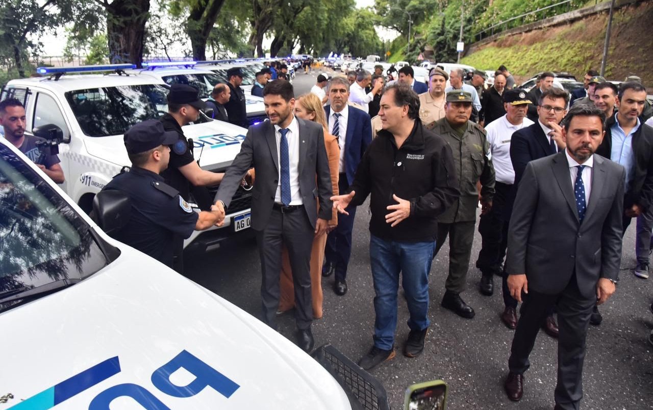Llegaron móviles policiales de Buenos Aires | Información General