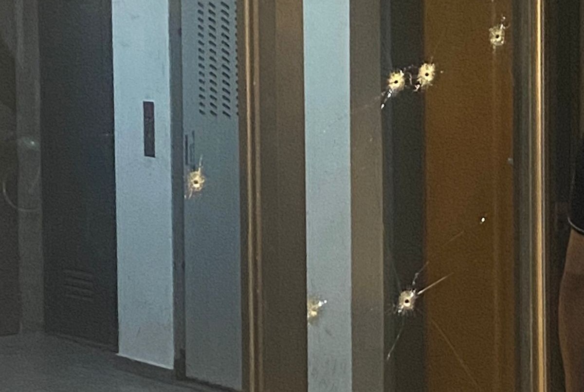 Desde una moto dispararon contra un edificio en Rosario | Información General