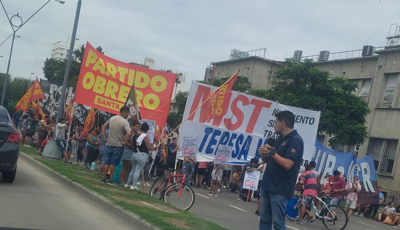 Tránsito complicado en Santa Fe por manifestaciones sociales | Información General