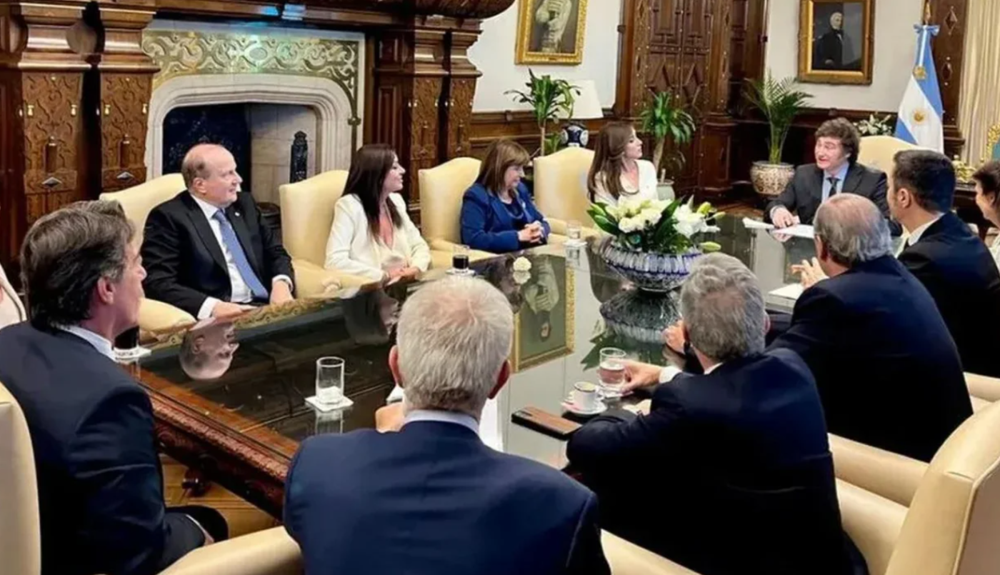 Tras el rechazo del DNU en el Senado, Milei reúne a su equipo con Menem y Villarruel incluidos | Nacionales