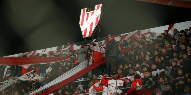Un choque entre barras de Instituto dejó un menor herido de bala | Deportes