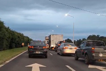 60 autos por minuto: así fue el tránsito en la Autopista por el corte en el Carretero | Noticias