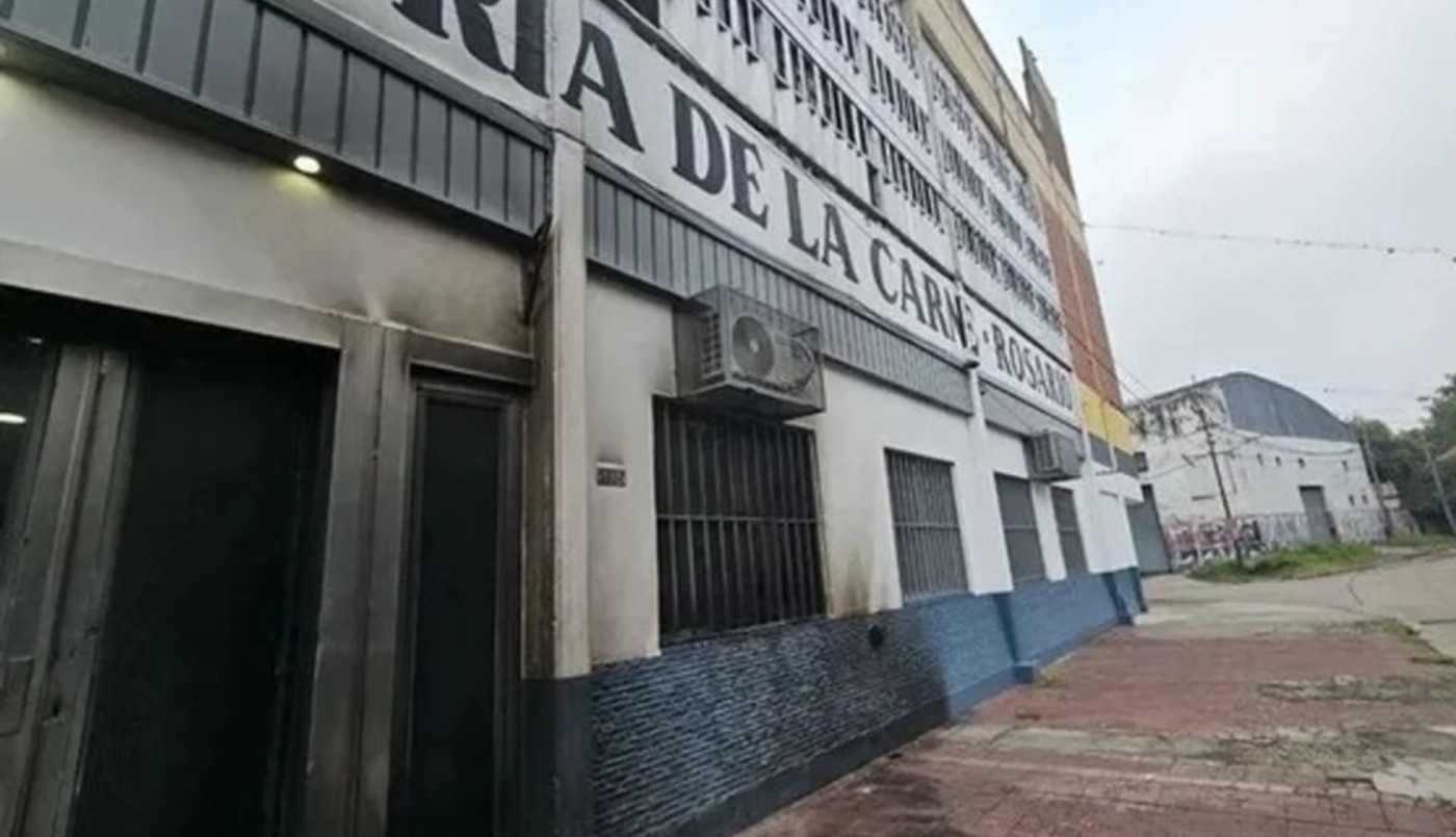 Rosario: dispararon y prendieron fuego el Sindicato de la Carne | Noticias