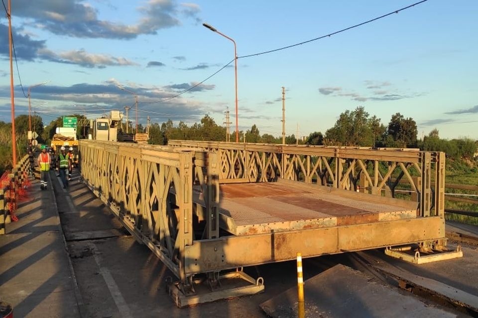 La instalación del puente bailey sobre el Carretero avanzó un 75% en el primer día | Noticias