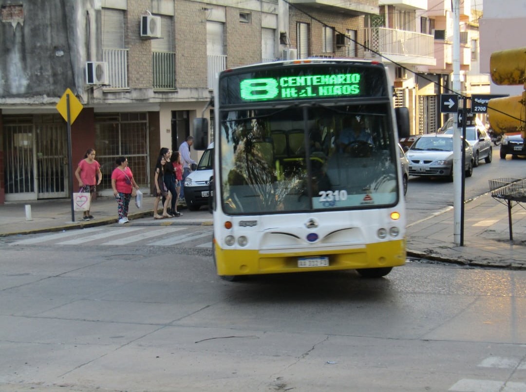 Nuevo asalto a un colectivero en Santa Fe: lo hirieron en una de sus manos | Información General