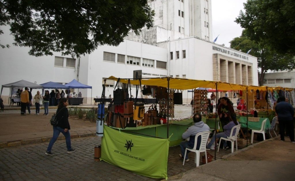 Volvió la Feria de Emprendedores a la explanada del Concejo | Información General