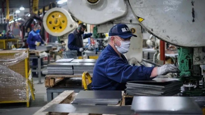La industria retrocedió por noveno mes consecutivo: 6,8% en febrero | Nacionales