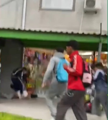 Preocupante: Se viralizó una violenta pelea de alumnos de una escuela de Santa Fe | Información General