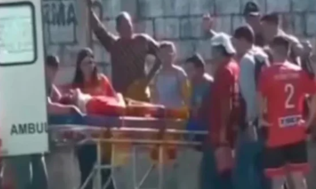 Un jugador de fútbol golpeó su cabeza contra una pared durante un partido y murió | Nacionales