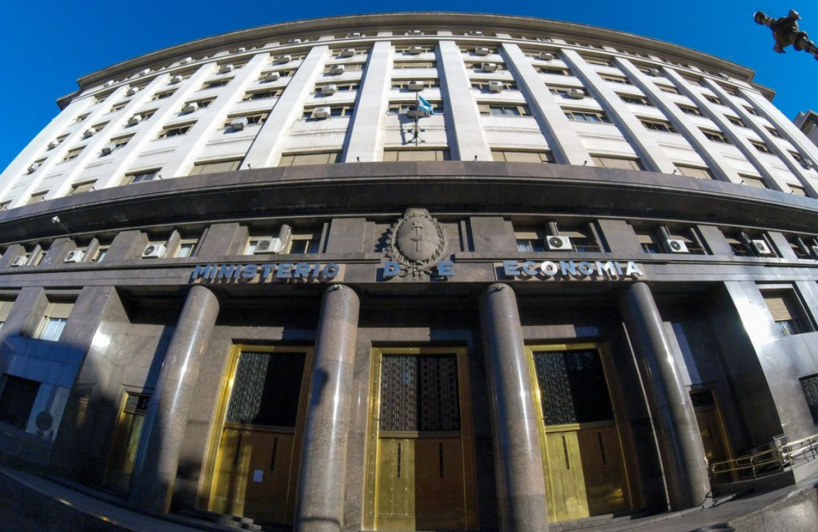 Las transferencias automáticas a provincias cayeron 20,6% en abril | Nacionales