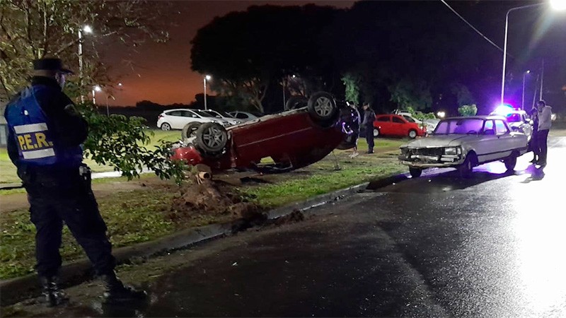 Conductor alcoholizado protagonista de un vuelco espectacular: no tuvo lesiones | Información General