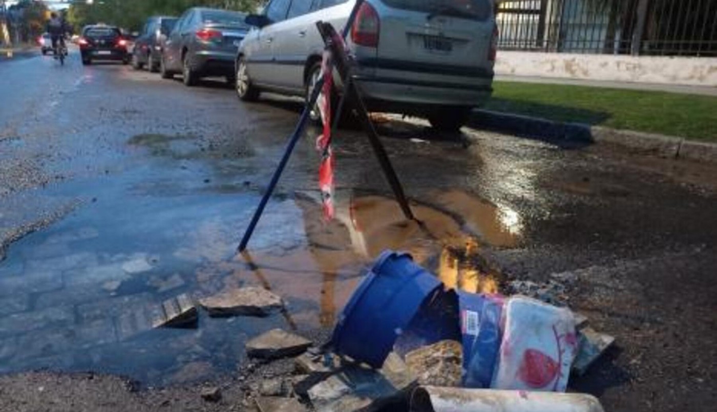 Caño roto genera laguna en calle Calchines y alarma a vecinos | Información General