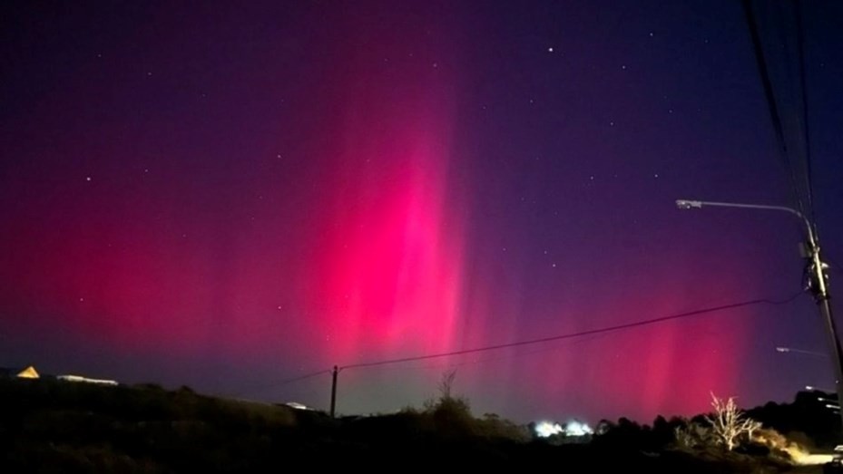 Una tormenta solar provocó inéditas auroras australes en Ushuaia y la Antártida | Información General