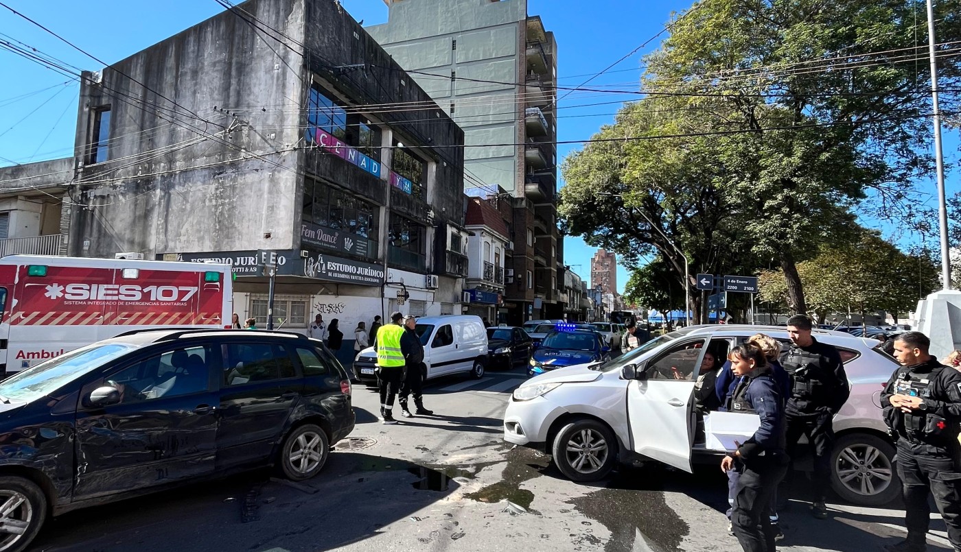 Tres vehículos involucrados en un accidente en la esquina de la Municipalidad | Información General