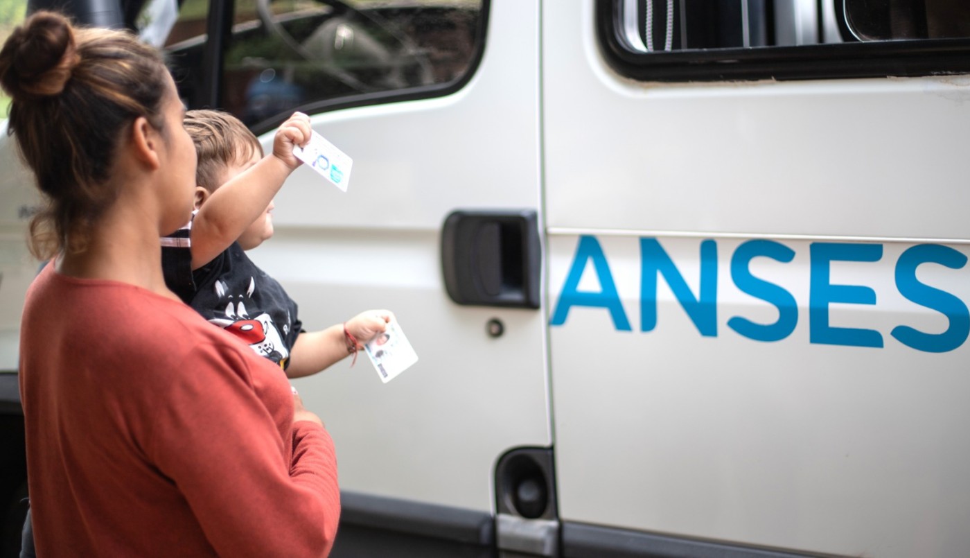 Confirmaron a cuánto subirán la AUH y las asignaciones familiares desde junio | Información General