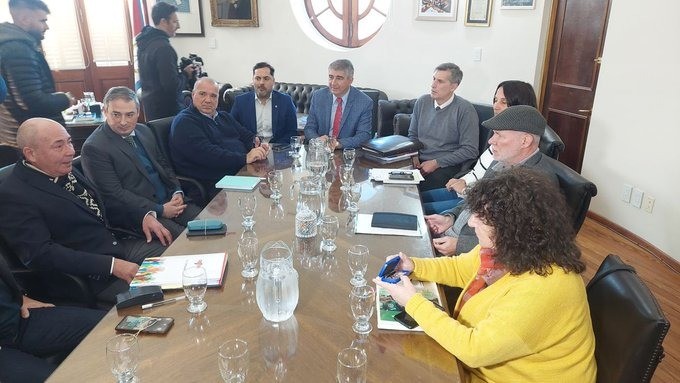 El gobierno ofreció a los estatales un aumento trimestral del 18% | Información General