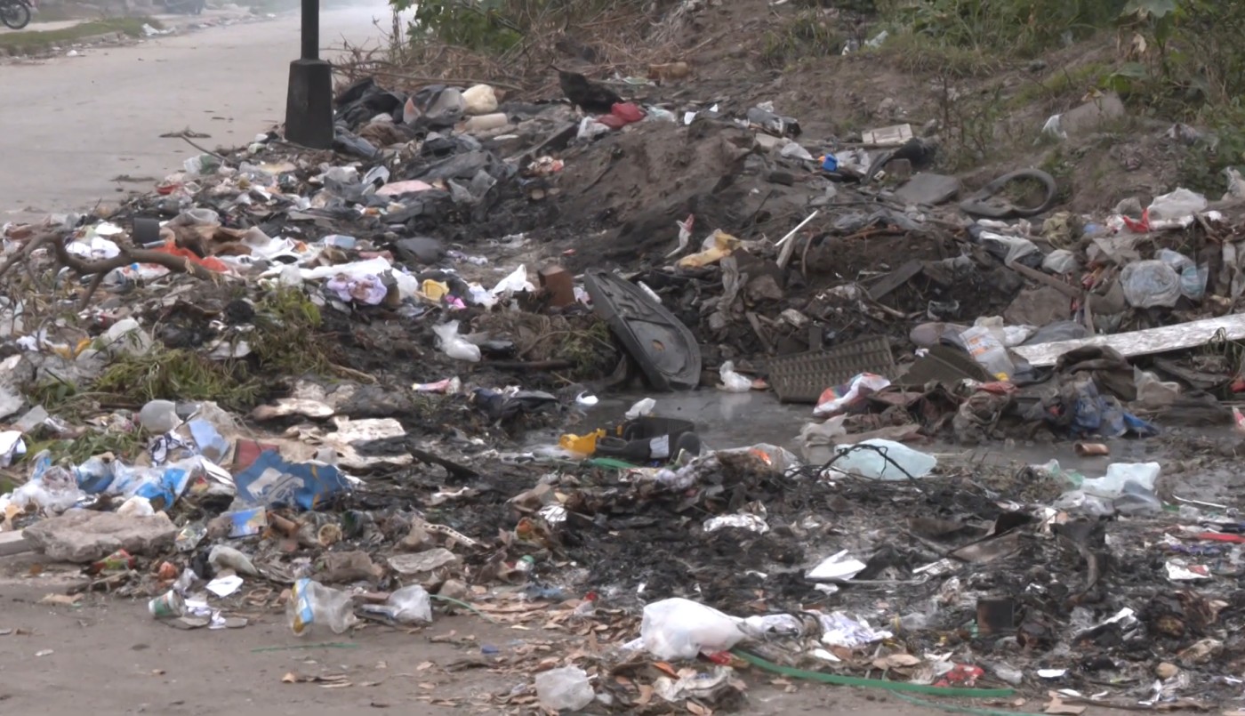 Preocupación en barrio Los Hornos por la presencia de un gran basural a cielo abierto | Información General
