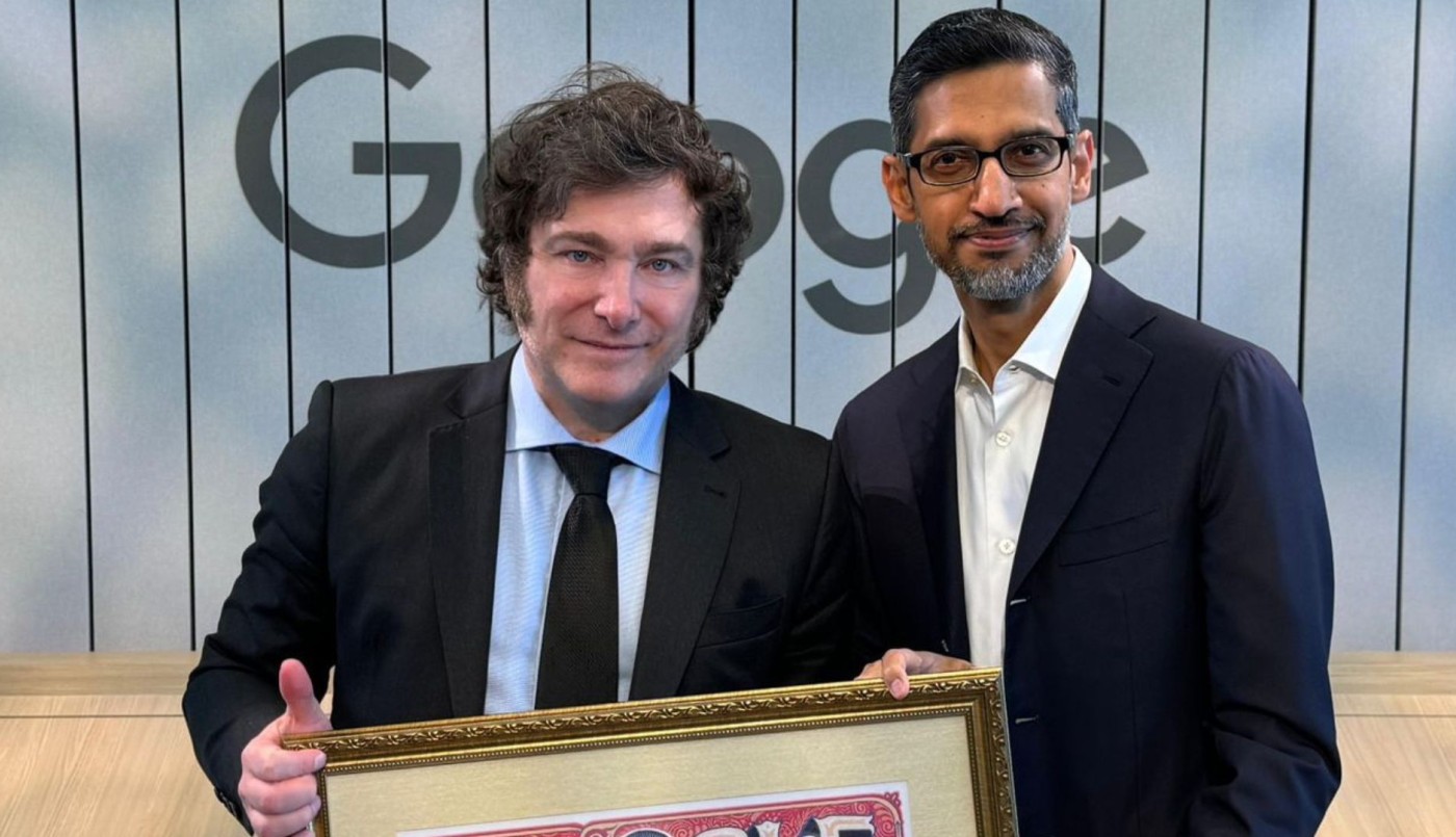 Milei se reunió con el CEO de Google y recibió un particular regalo | Nacionales