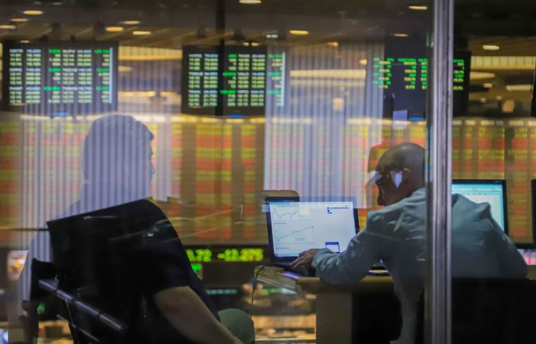 Caen fuerte las acciones y bonos, y el riesgo país se acerca a los 1.500 puntos | Nacionales