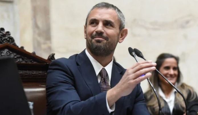 Menem vendió la flota de 46 autos como parte del ajuste del gasto que le imprimió a su gestión | Nacionales