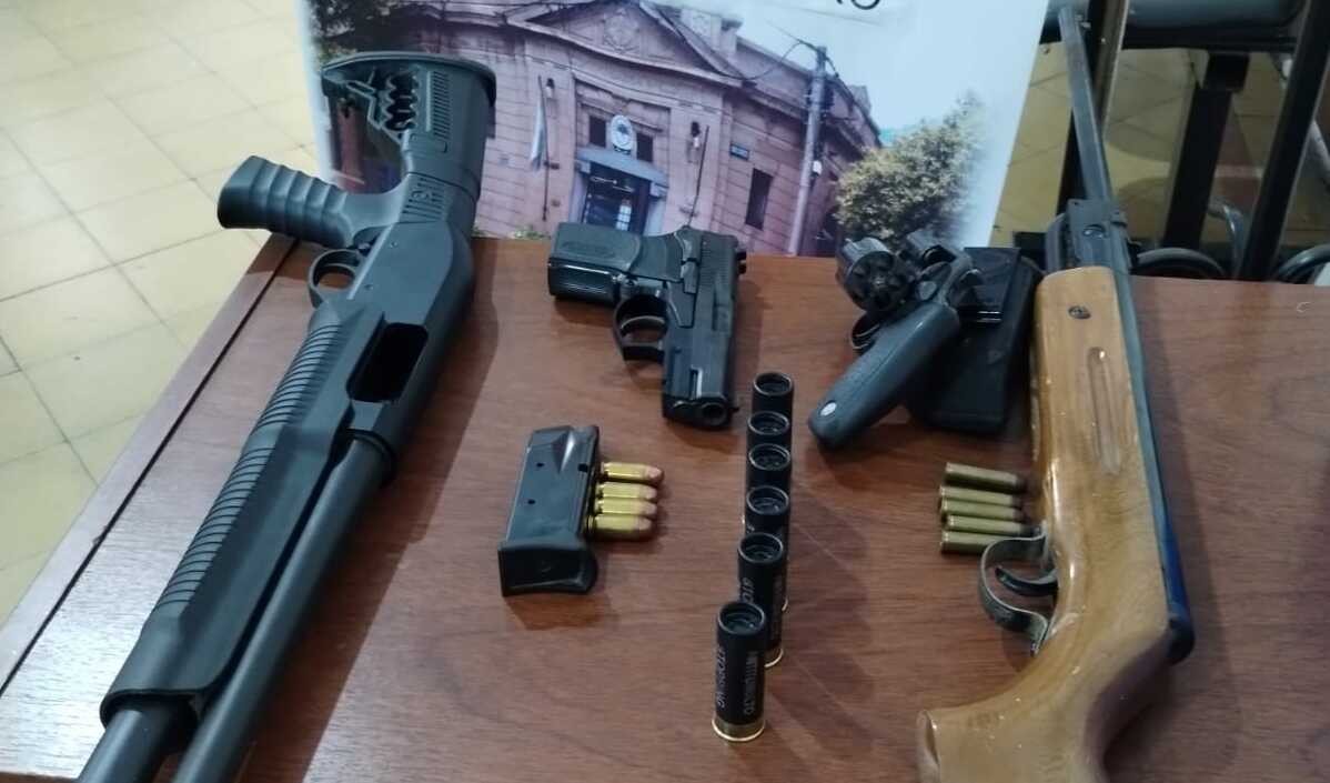 Detuvieron a un hombre que amenazó a su hermano con armas de guerra | Policiales