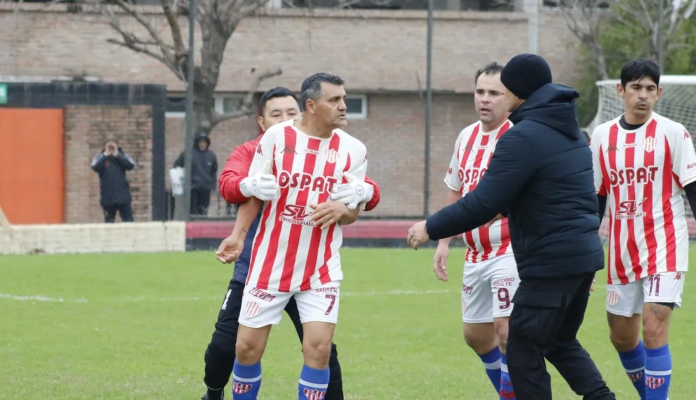 El clásico de Senior fue suspendido por agresión al árbitro | Deportes