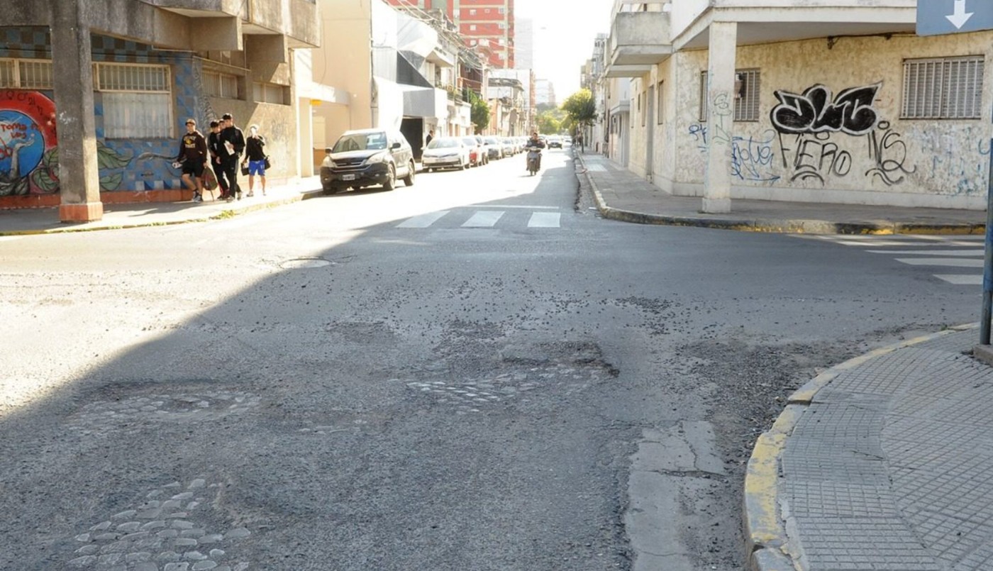 Se realizan trabajos de bacheo en calle Moreno | Información General