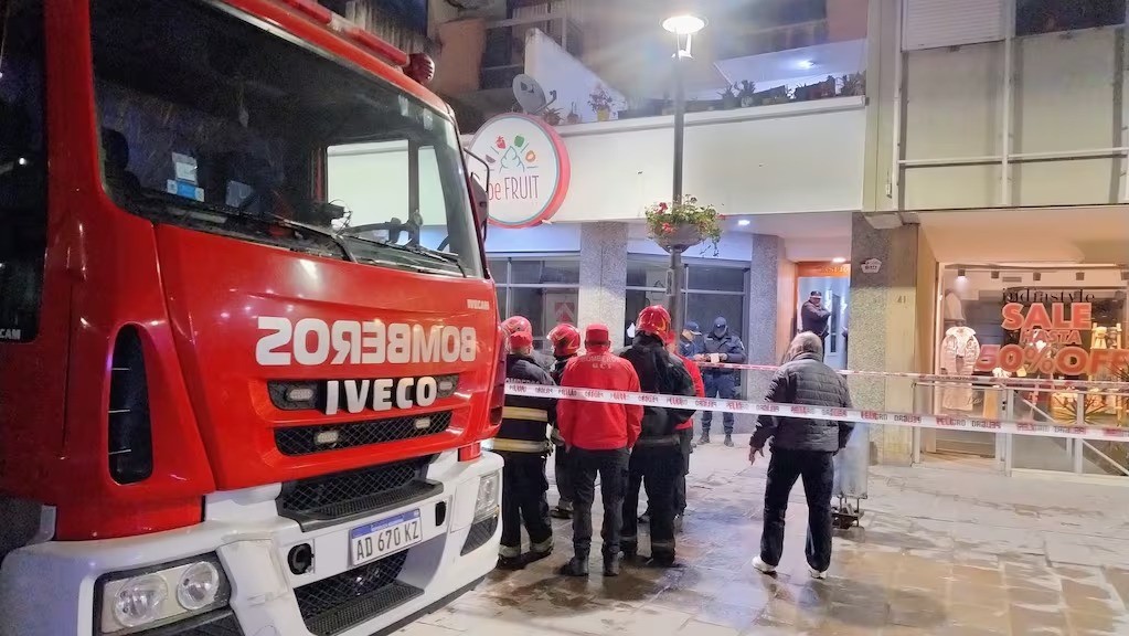 Trágico incendio en un edificio en Córdoba: cuatro personas murieron por inhalación de gases tóxicos | Nacionales