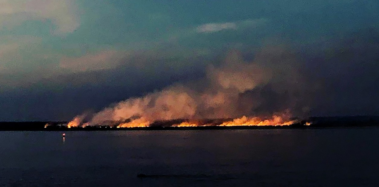 Santa Fe y Entre Ríos se reúnen para coordinar acciones para el control de fuego en las islas | Información General