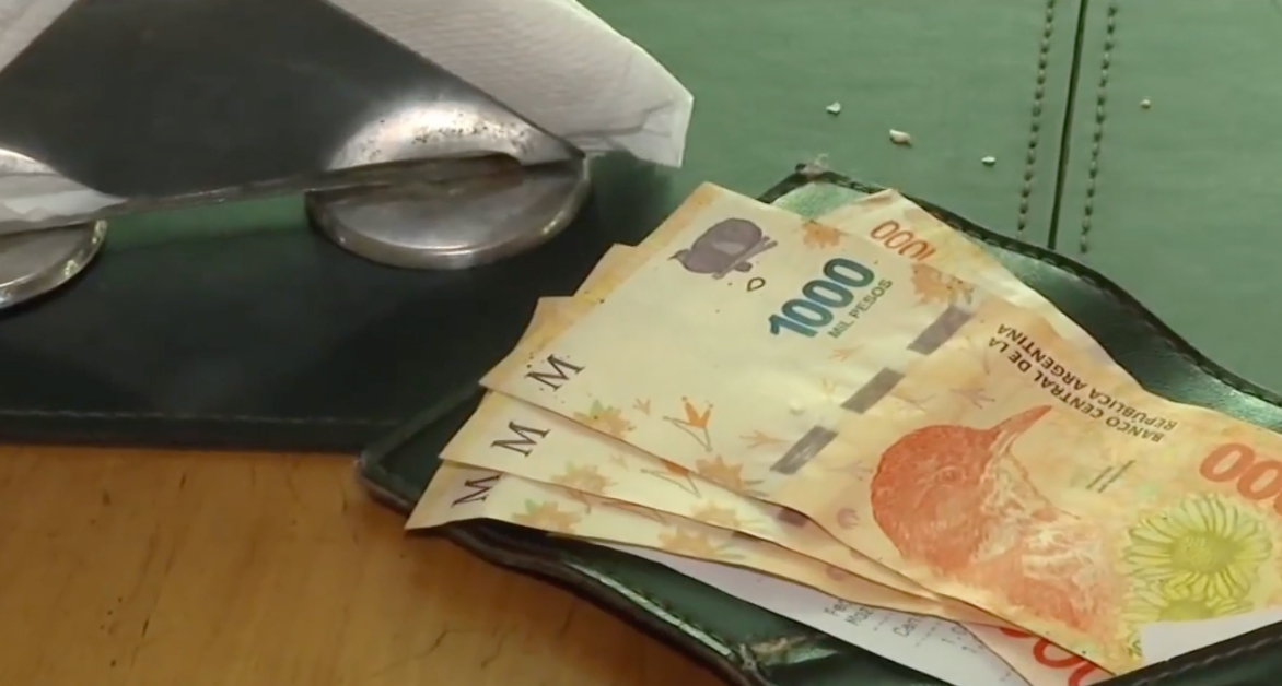 Preparan una regulación para hacer obligatorias las propinas en bares y restaurantes | Información General