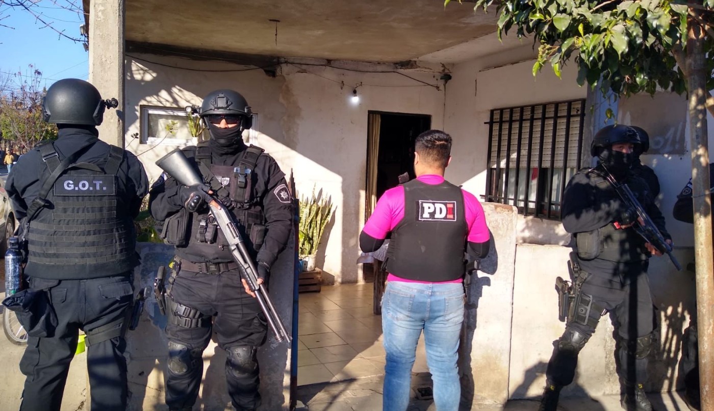 Rosario: entrega controlada, agente revelador y allanamientos por venta de drogas | Noticias