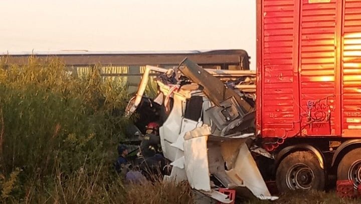 Accidente fatal en la Ruta 11: chocó un colectivo en el que viajaban dos santafesinas | Noticias