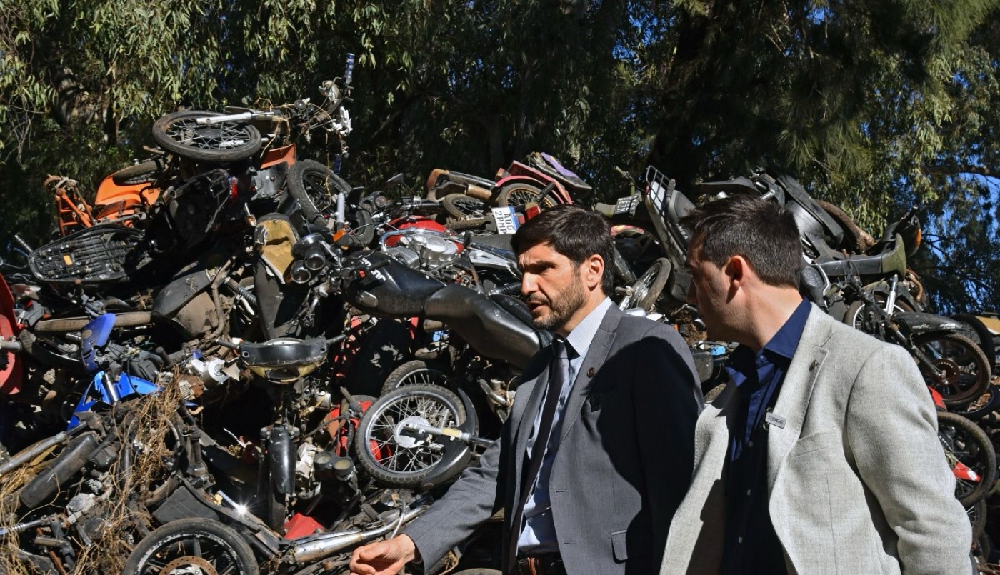 Pullaro: “Estamos terminando con la desidia que hizo que se acumularan autos abandonados" | Noticias