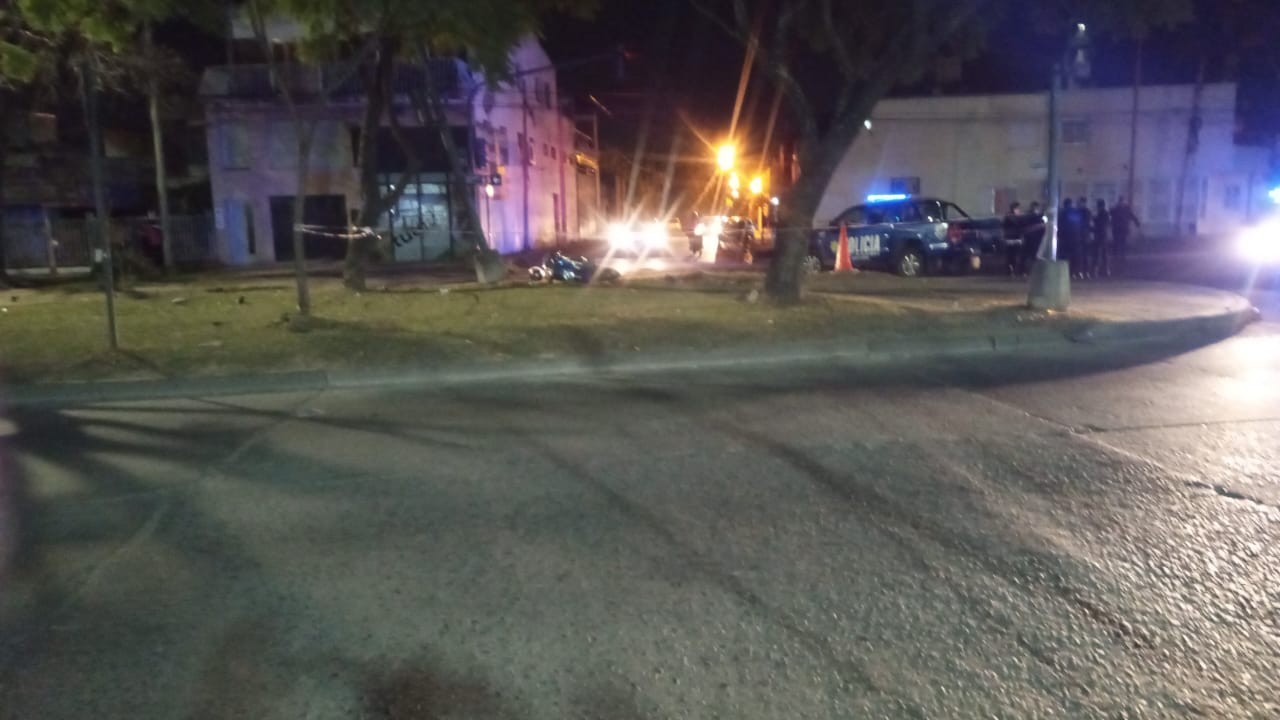 Motociclista falleció tras chocar contra columna de semáforo | Policiales